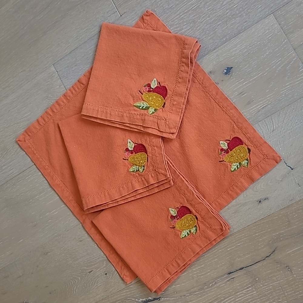 Williams Sonoma Napkins Harvest/Fall/Thanksgiving Embroidered Cloth Set of 4